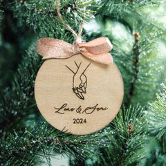 Love Christmas | Verschlungene Hände - Weihnachtsbaumanhänger