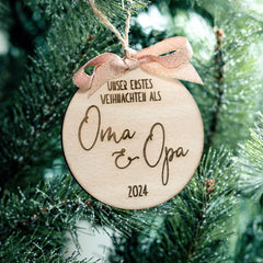 Leni | Ornament „Unser erstes Weihnachten als …“